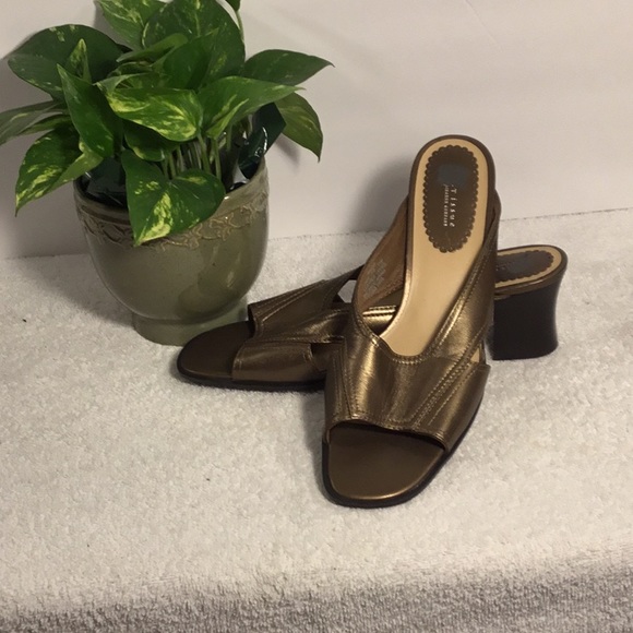 🇺🇸🇺🇸LIZ CLAIBORNE FIRST ISSUE🇺🇸🇺🇸 - Picture 2 of 6